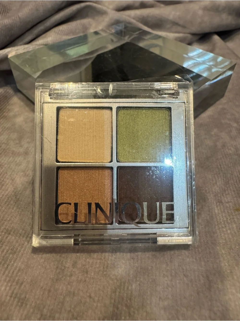 Clinique lemongrass/sandunes/pink chocolate sunset glow quad
